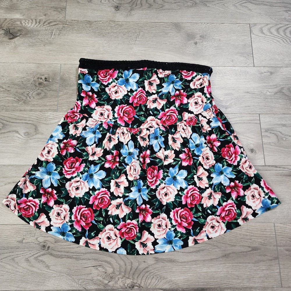 Torrid Super Soft Strapless Peplum‎ Top Floral Black Size 1